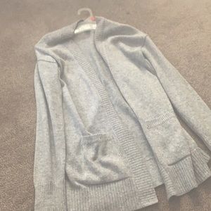 A Gray cardigan🤍